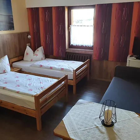 Gaestehaus Hutweide ゲストハウス 3*